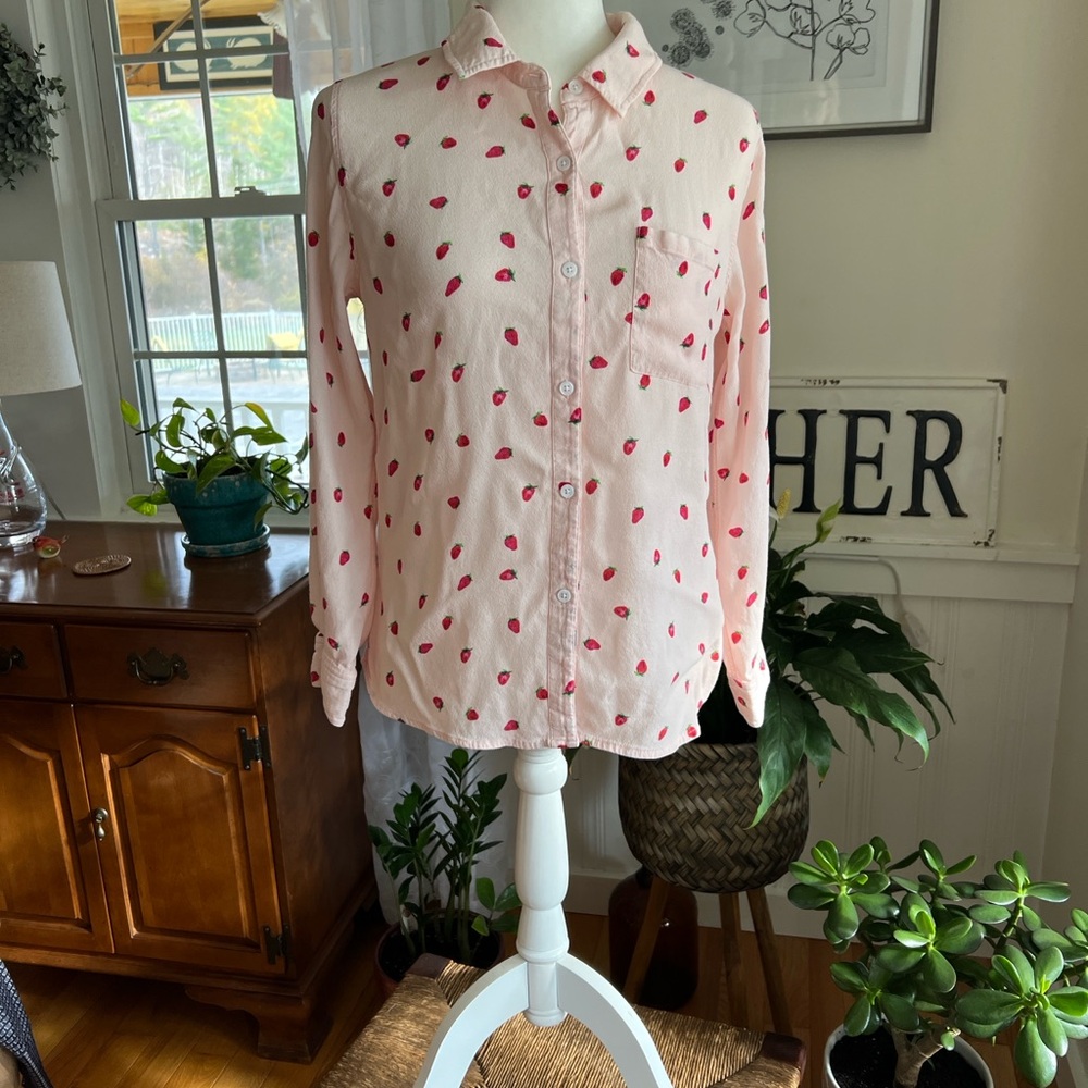 Rails Rocsi Strawberry Print Button
Down Shirt Size Small